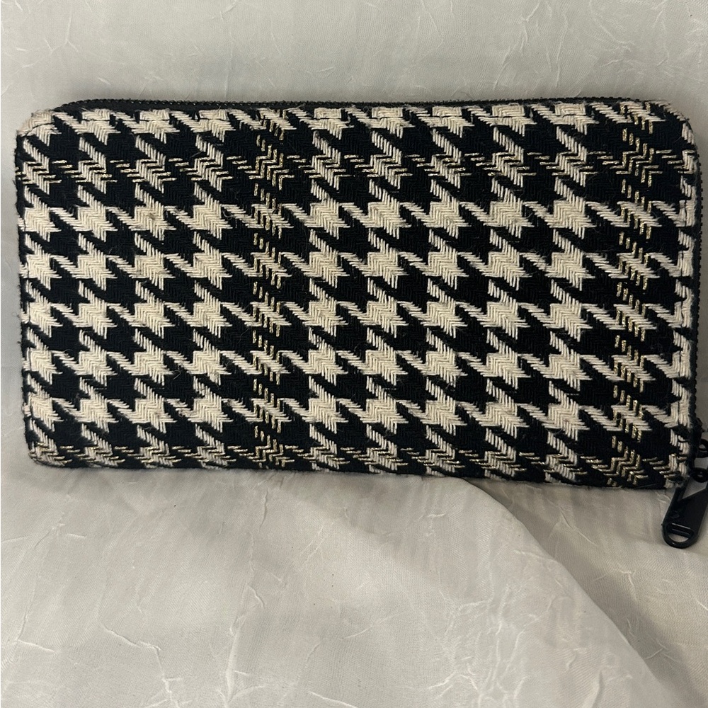 Betsy Johnson Black and Cream Houndstooth Wallet - Picture 5 of 7